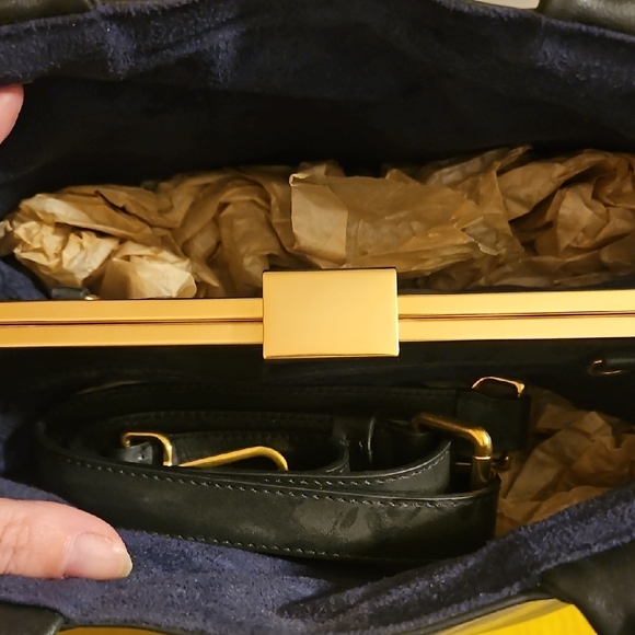 Elegant Black Satchel Bag - Picture 4 of 7